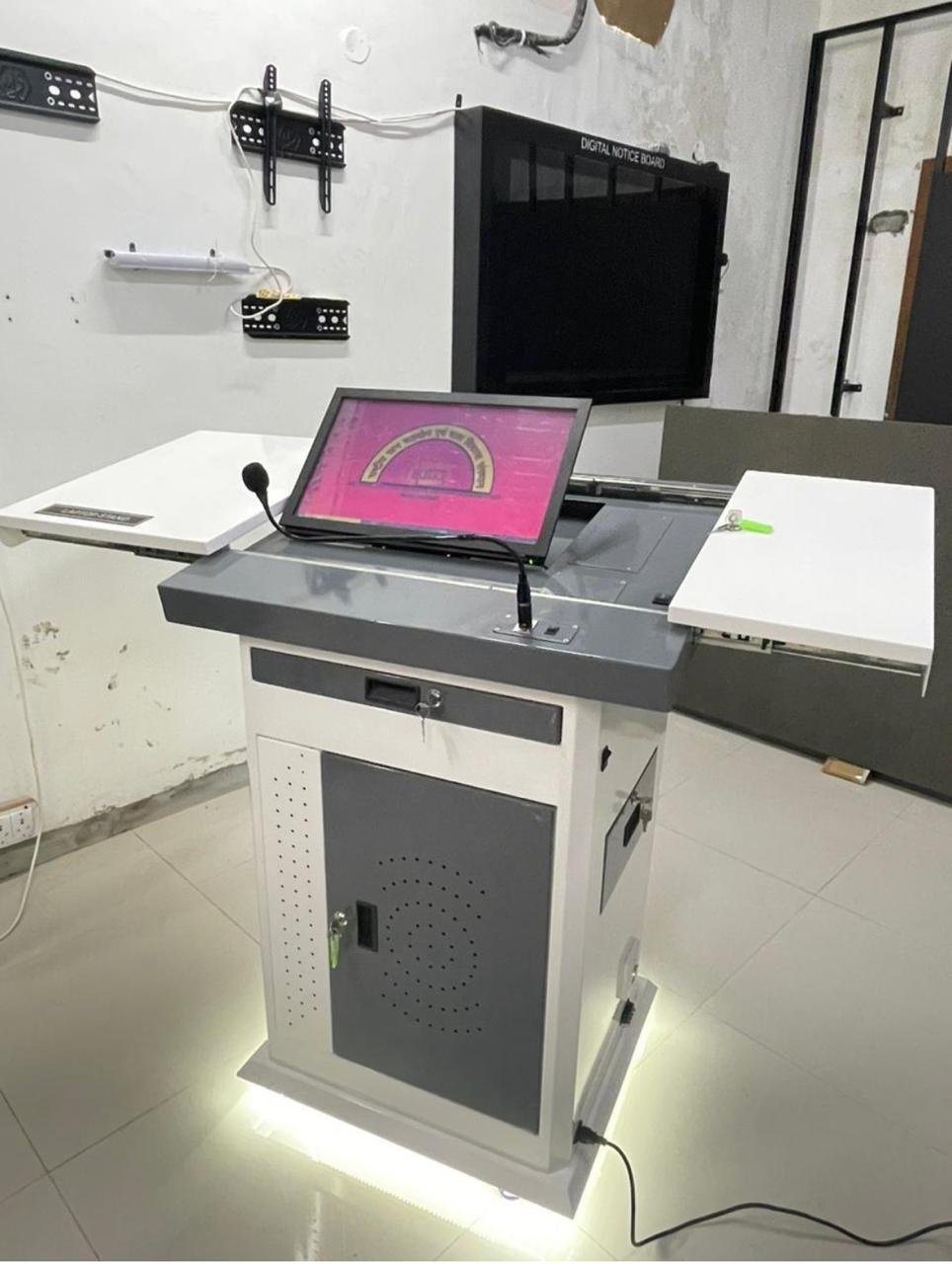 iSLate interactive Digital Podium